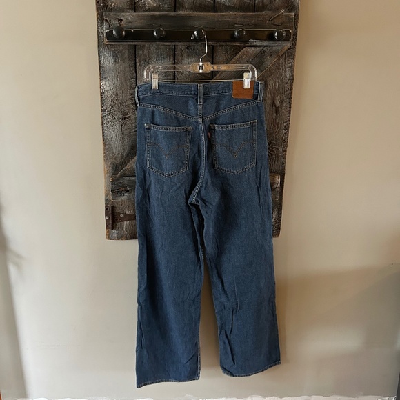 Women's Levi's High Loose Medium Wash Denim Blue Jeans - Picture 2 of 4
